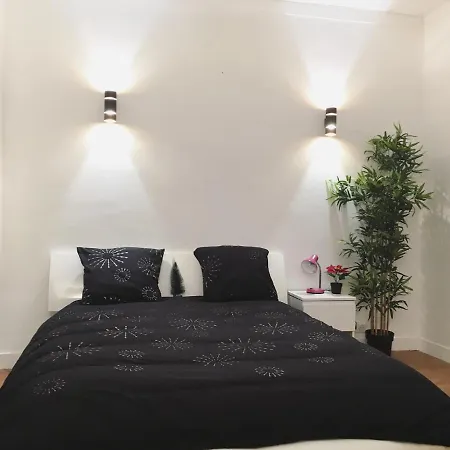Oda ve Kahvaltı Cosy Near Eiffel Tour Paris