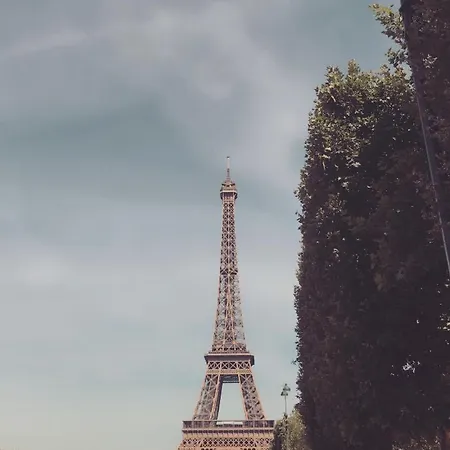 Cosy Near Eiffel Tour